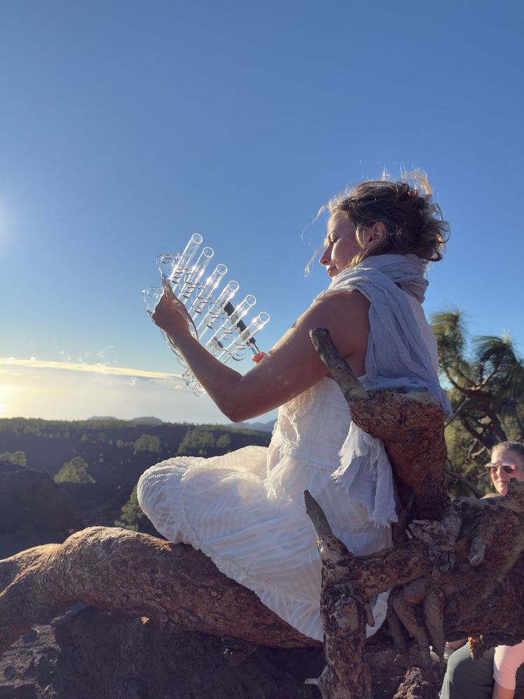 432 Hz sound healing practitioner guide - Crystal Harp in session