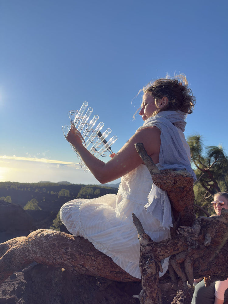 432 Hz sound healing practitioner guide - Crystal Harp in session